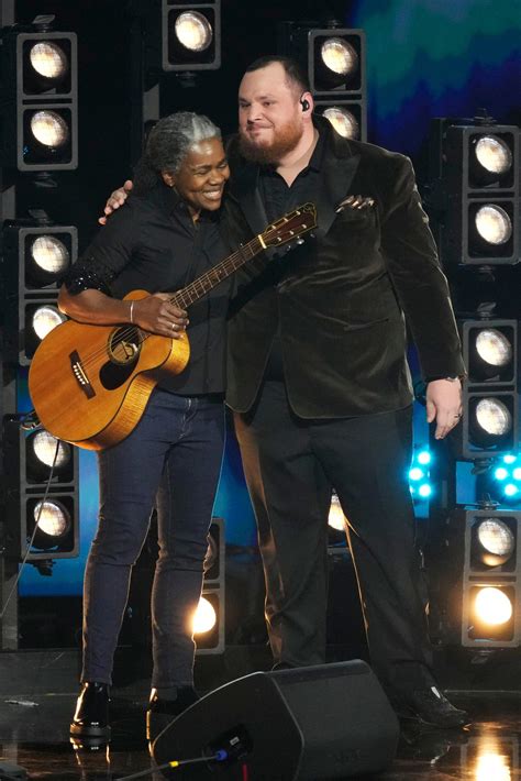 Watch Cleveland Native Tracy Chapman Perform Fast Car With Luke Combs